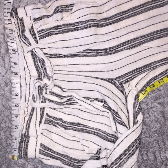 Jolt Striped Raw Hem Drawstring Cropped Pants - Picture 2 of 8